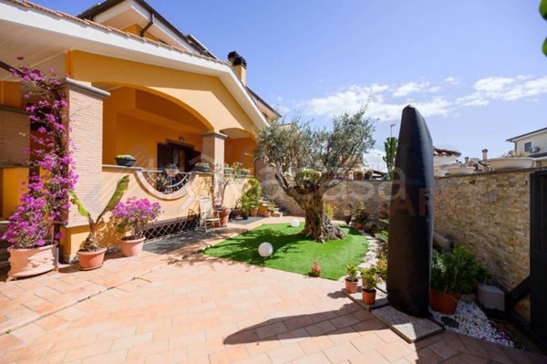 casa indipendente in vendita a Ladispoli