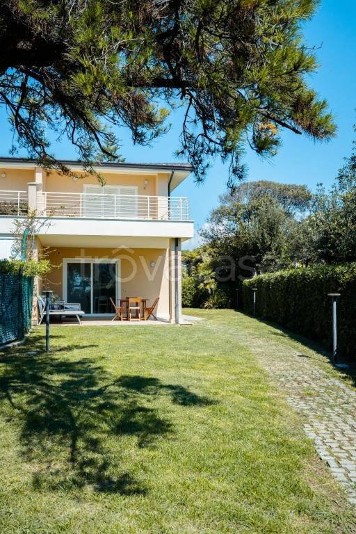 casa indipendente in vendita a Ladispoli