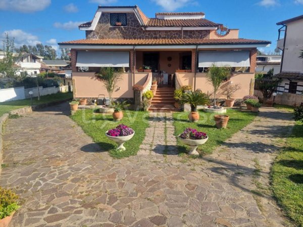 casa indipendente in vendita a Ladispoli