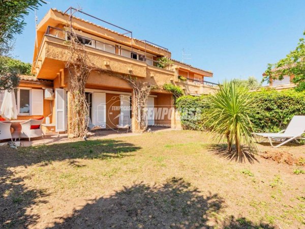 casa indipendente in vendita a Ladispoli in zona Marina di San Nicola