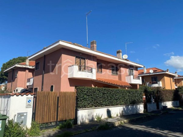 casa indipendente in vendita a Ladispoli