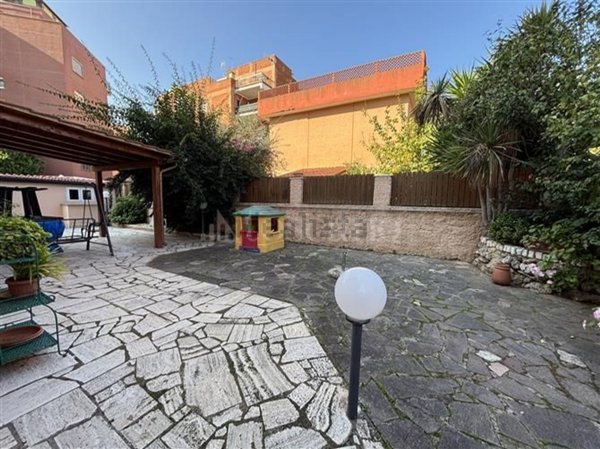 casa indipendente in vendita a Ladispoli