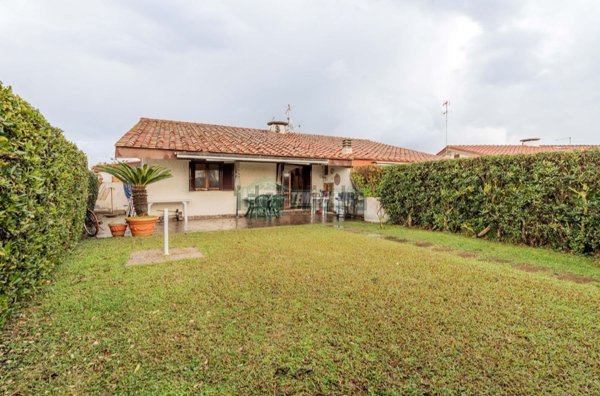 appartamento in vendita a Ladispoli in zona Marina di San Nicola