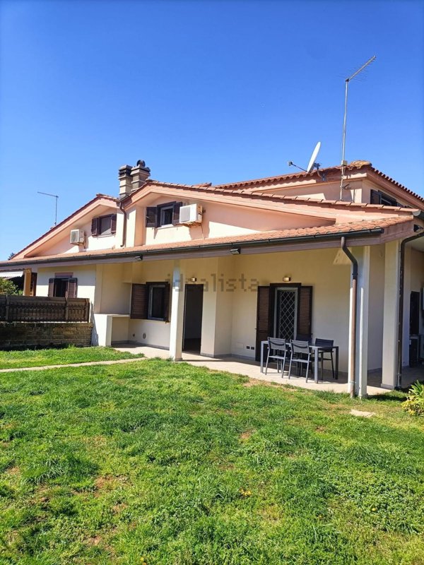 casa indipendente in vendita a Ladispoli