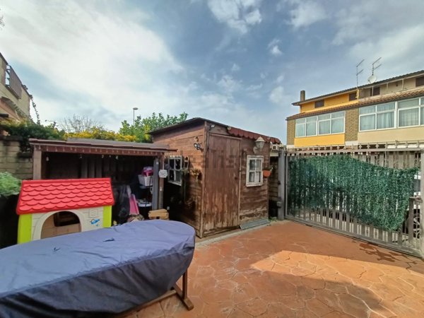 casa indipendente in vendita a Ladispoli