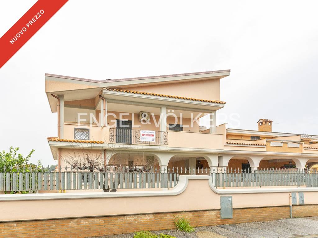 casa indipendente in vendita a Ladispoli