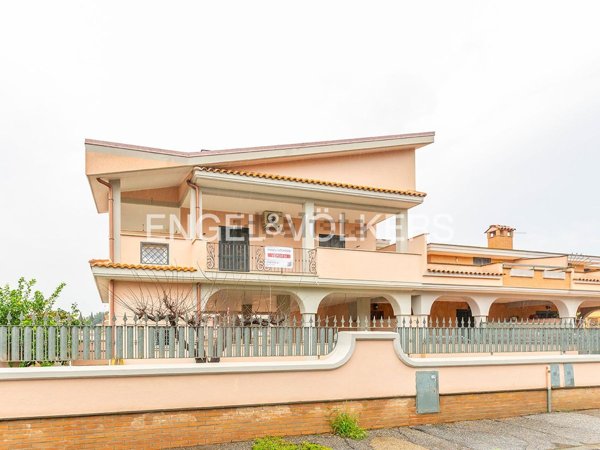 casa indipendente in vendita a Ladispoli