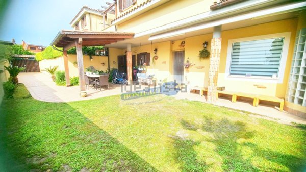 casa indipendente in vendita a Ladispoli