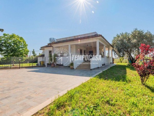 casa indipendente in vendita a Ladispoli in zona Marina di San Nicola