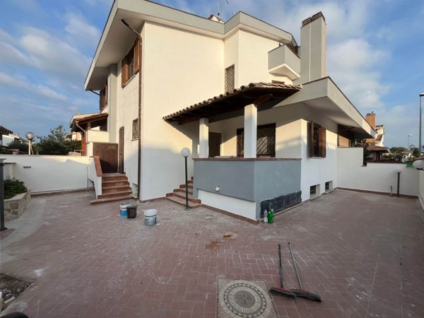 casa indipendente in vendita a Ladispoli