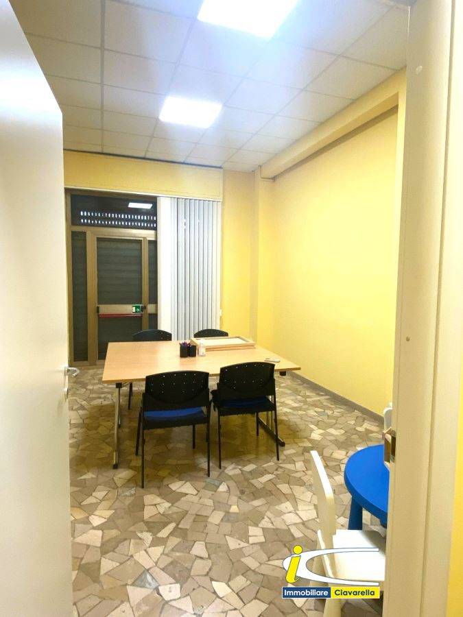 negozio in vendita a Ladispoli