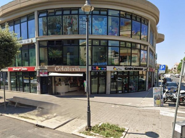 negozio in vendita a Ladispoli