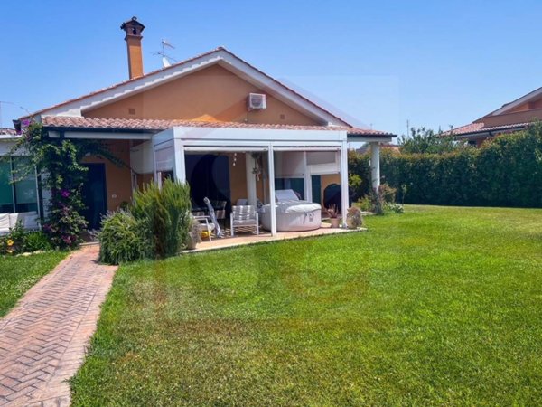 casa indipendente in vendita a Ladispoli