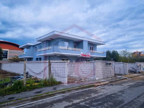 casa indipendente in vendita a Ladispoli