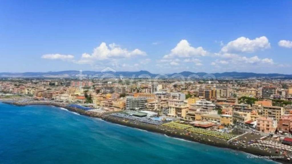 casa indipendente in vendita a Ladispoli