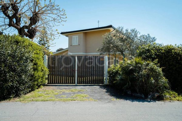 casa indipendente in vendita a Ladispoli in zona Marina di San Nicola