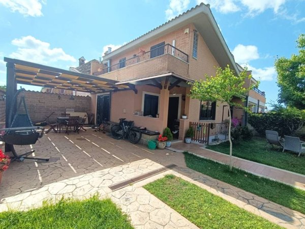 casa indipendente in vendita a Ladispoli