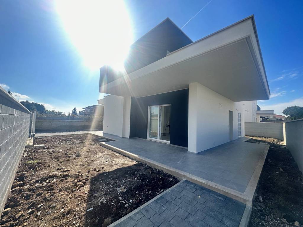 casa indipendente in vendita a Ladispoli