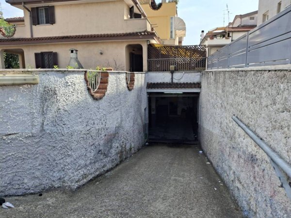 negozio in vendita a Ladispoli