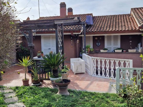 casa indipendente in vendita a Ladispoli in zona Marina di San Nicola