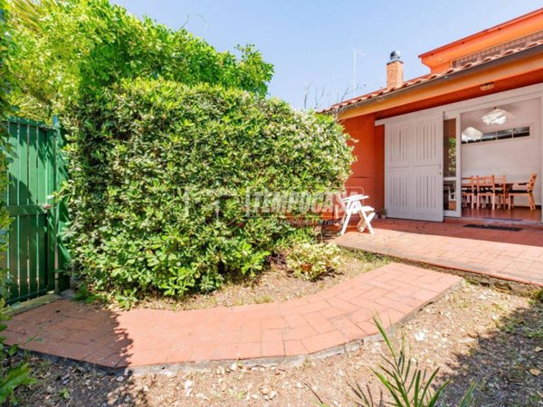 casa indipendente in vendita a Ladispoli in zona Marina di San Nicola