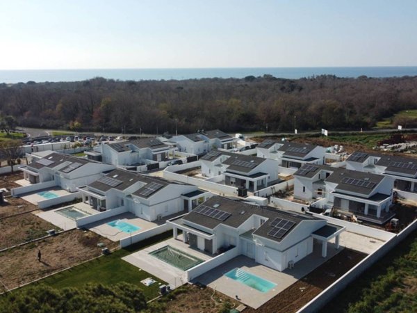 casa indipendente in vendita a Ladispoli