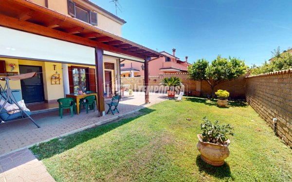 casa indipendente in vendita a Ladispoli