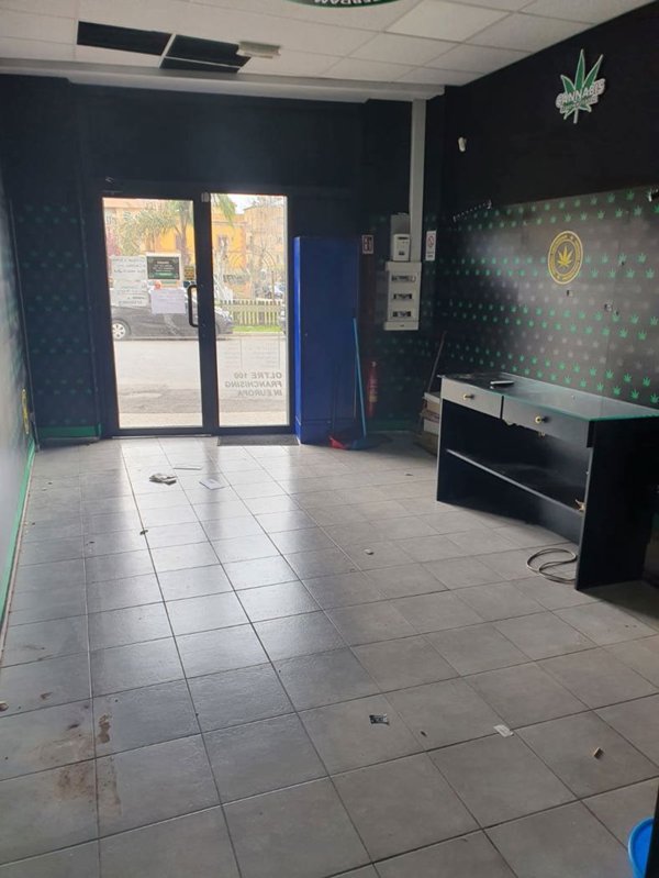 locale commerciale in vendita a Ladispoli