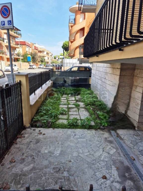 locale di sgombero in vendita a Ladispoli
