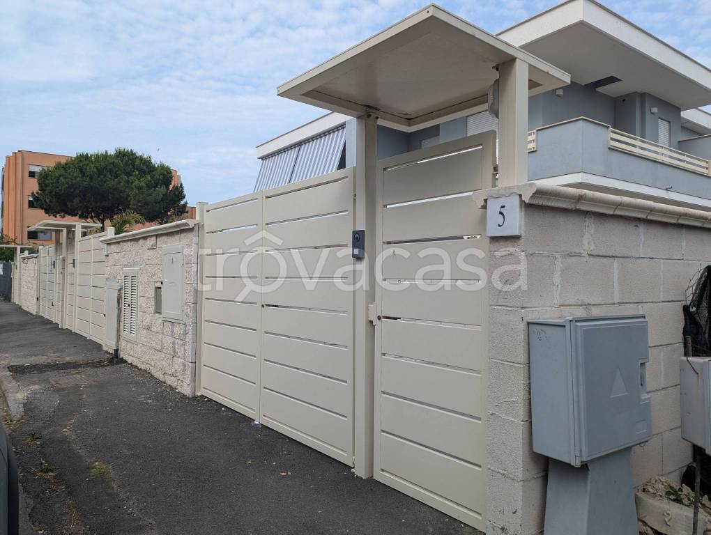 casa indipendente in vendita a Ladispoli