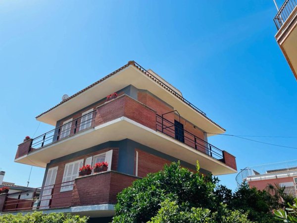 casa indipendente in vendita a Ladispoli