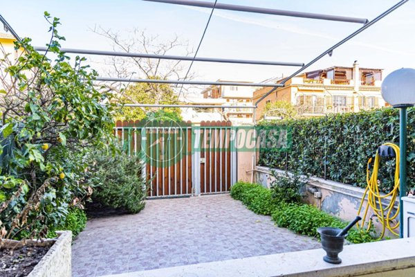 casa indipendente in vendita a Ladispoli