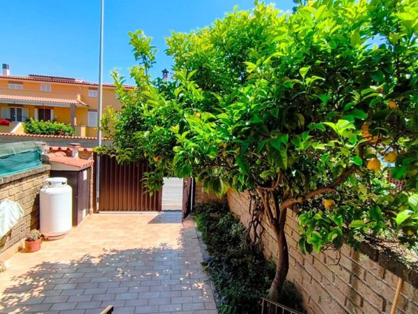 casa indipendente in vendita a Ladispoli