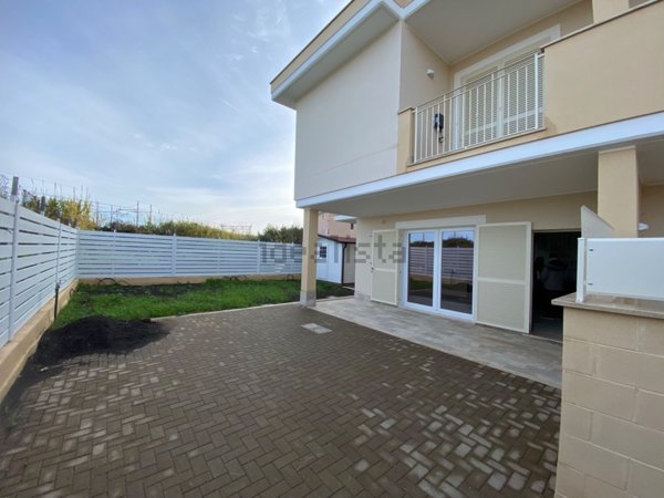 casa indipendente in vendita a Ladispoli