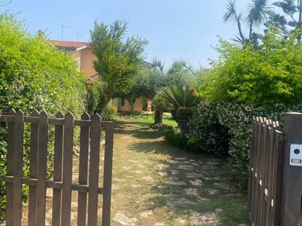 casa indipendente in vendita a Ladispoli in zona Marina di San Nicola