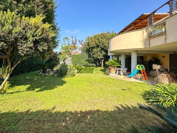 casa indipendente in vendita a Ladispoli