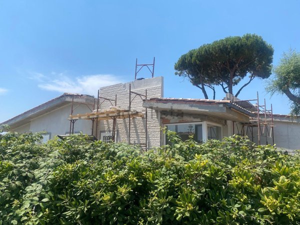 casa indipendente in vendita a Ladispoli in zona Marina di San Nicola