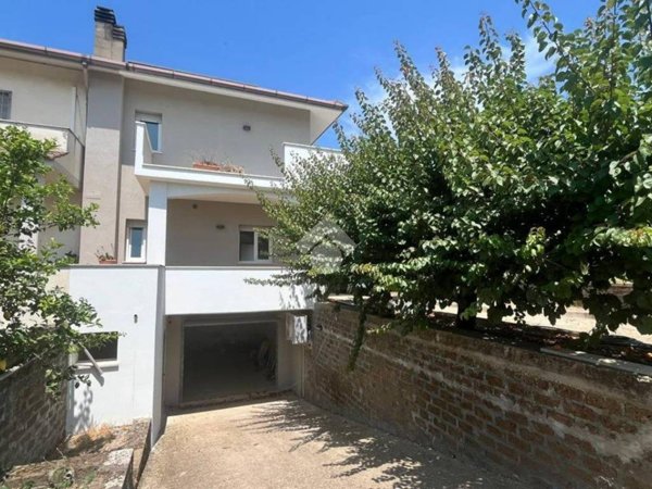 casa indipendente in vendita a Ladispoli