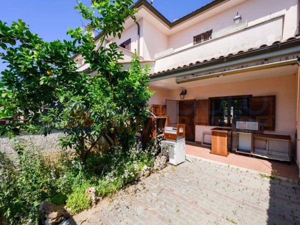 casa indipendente in vendita a Ladispoli