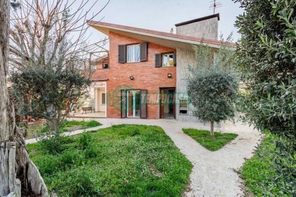 casa indipendente in vendita a Ladispoli in zona Marina di San Nicola