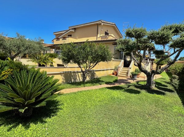 casa indipendente in vendita a Ladispoli