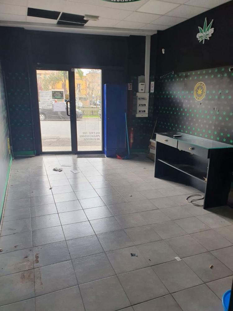 negozio in vendita a Ladispoli