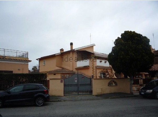 casa indipendente in vendita a Ladispoli