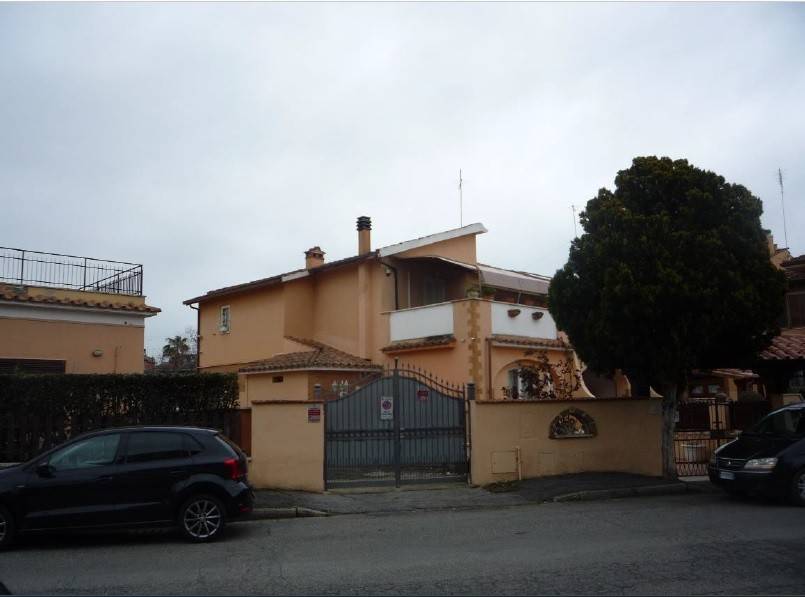 casa indipendente in vendita a Ladispoli