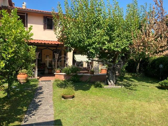casa indipendente in vendita a Ladispoli in zona Marina di San Nicola