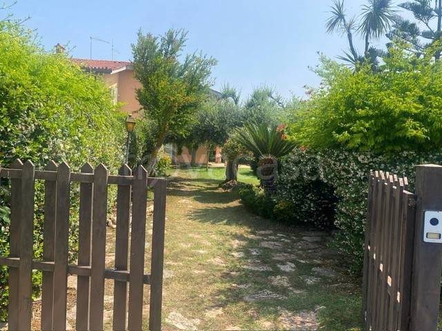 casa indipendente in vendita a Ladispoli in zona Marina di San Nicola