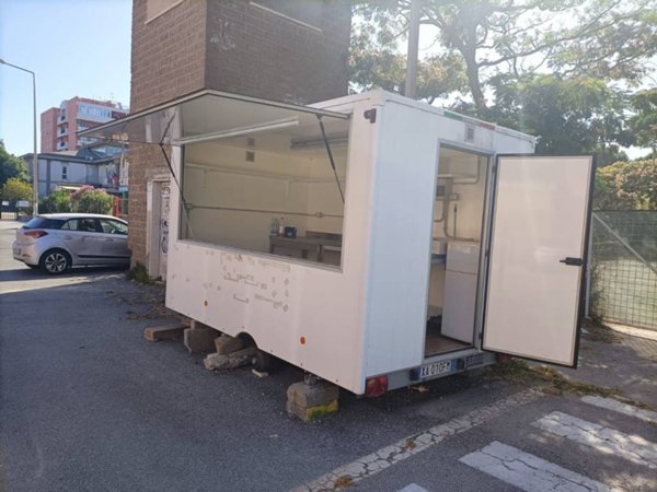 negozio in vendita a Ladispoli