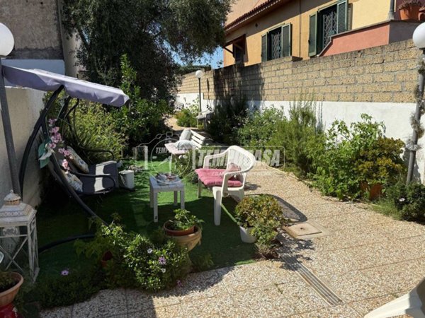 casa indipendente in vendita a Ladispoli