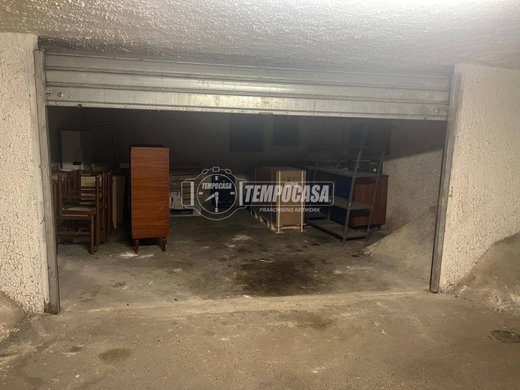 locale di sgombero in vendita a Ladispoli in zona Marina di San Nicola