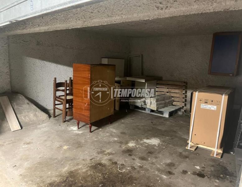 locale di sgombero in vendita a Ladispoli in zona Marina di San Nicola